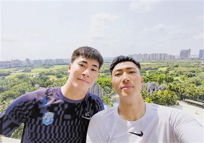 亚洲三级在线视频